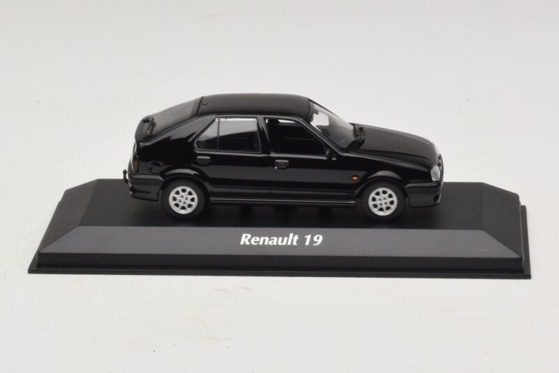Renault 19 Schwarz Maxichamps 1:43 940113701 Diecast