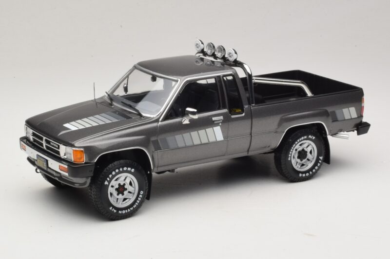 Toyota Hilux N50 Xtra Cab 4x4 Grau Metallic KK-Scale 1:18 KKDC181563 Druckguss