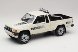 Toyota Hilux N50 Xtra Cab 4x4 Weiß KK-Scale 1:18 KKDC181564 Druckguss