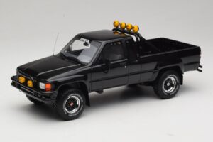 Toyota Hilux N60 SR5 Back to the Future II Hochglanz Schwarz Otto 1:18 OT481 Resin