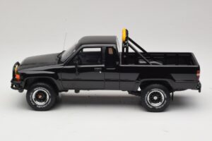 Toyota Hilux N60 SR5 Back to the Future II Hochglanz Schwarz Otto 1:18 OT481 Resin — Bild 3 von 6