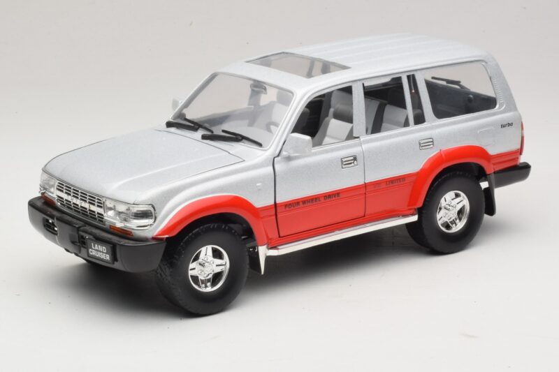 Toyota Land Cruiser J80 Silber Rot Road Legends 1:18 92098 Druckguss
