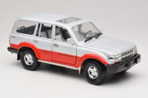 Toyota Land Cruiser J80 Silber Rot Road Legends 1:18 92098 Druckguss — Bild 6 von 8