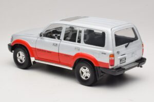 Toyota Land Cruiser J80 Silber Rot Road Legends 1:18 92098 Druckguss — Bild 7 von 8
