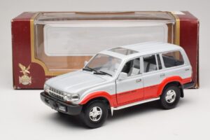 Toyota Land Cruiser J80 Silber Rot Road Legends 1:18 92098 Druckguss — Bild 8 von 8