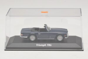Triumph TR6 Dunkelblau Maxichamps 1:43 940132570 Diecast — Bild 4 von 5
