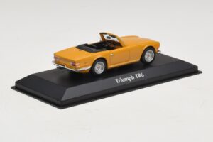 Triumph TR6 Orange Maxichamps 1:43 940132571 Druckguss — Bild 2 von 5