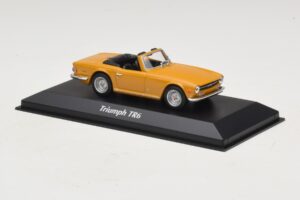 Triumph TR6 Orange Maxichamps 1:43 940132571 Druckguss — Bild 3 von 5