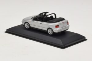 Volkswagen Golf Mk4 Cabriolet Silber Händler-Edition Minichamps 1:43 GOLF004 Druckguss — Bild 3 von 5