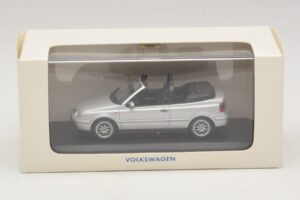 Volkswagen Golf Mk4 Cabriolet Silber Händler-Edition Minichamps 1:43 GOLF004 Druckguss — Bild 5 von 5