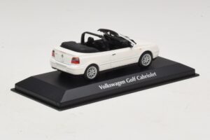 Volkswagen Golf Mk4 Cabriolet Weiß Maxichamps 1:43 940058330 Druckguss — Bild 2 von 5