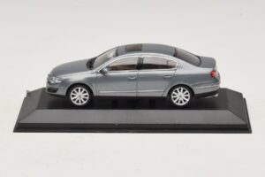 Volkswagen Passat B6 Grau Metallic Minichamps 1:43 Volkswagen Passat B6 Grau Metallic Minichamps 1:43 PASSAT006 Druckguss