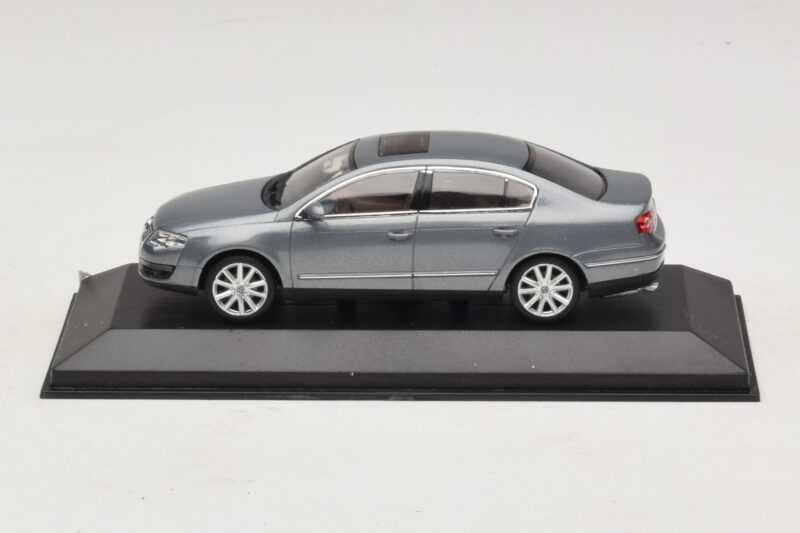 Volkswagen Passat B6 Grau Metallic Minichamps 1:43 PASSAT006 Druckguss