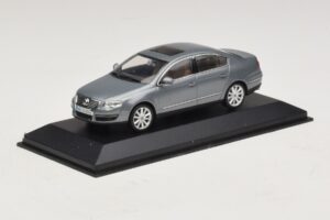 Volkswagen Passat B6 Grau Metallic Minichamps 1:43 PASSAT006 Druckguss — Bild 2 von 5