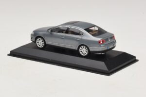 Volkswagen Passat B6 Grau Metallic Minichamps 1:43 PASSAT006 Druckguss — Bild 3 von 5