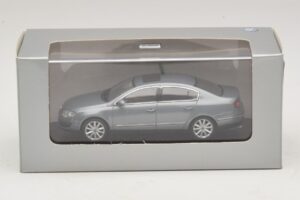 Volkswagen Passat B6 Grau Metallic Minichamps 1:43 PASSAT006 Druckguss — Bild 5 von 5