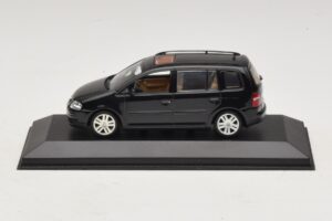 Volkswagen Touran 1T Schwarz Minichamps 1:43 TOURAN005 Druckguss