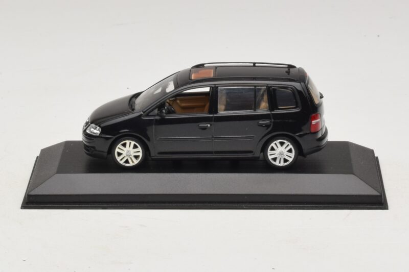 Volkswagen Touran 1T Schwarz Minichamps 1:43 TOURAN005 Druckguss