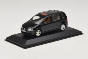 Volkswagen Touran 1T Schwarz Minichamps 1:43 TOURAN005 Druckguss — Bild 2 von 5