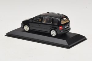 Volkswagen Touran 1T Schwarz Minichamps 1:43 TOURAN005 Druckguss — Bild 3 von 5