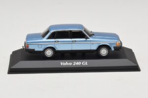 Volvo 240 GL Blue Metallic Maxichamps 1:43 940171400 Druckguss