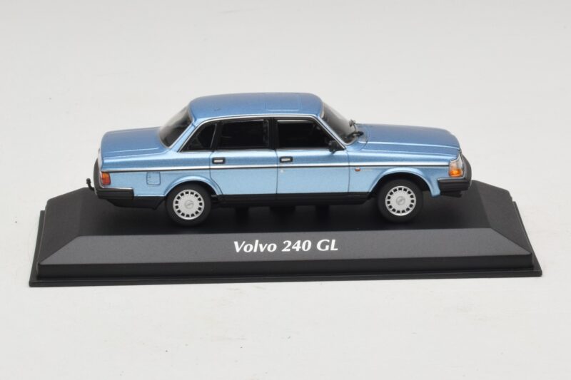 Volvo 240 GL Blue Metallic Maxichamps 1:43 940171400 Druckguss