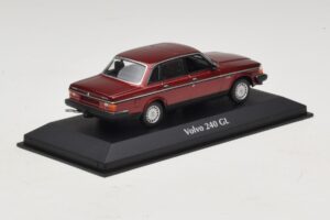 Volvo 240 GL Dark Red Metallic Maxichamps 1:43 940171401 Druckguss — Bild 2 von 5