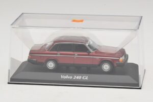 Volvo 240 GL Dark Red Metallic Maxichamps 1:43 940171401 Druckguss — Bild 4 von 5