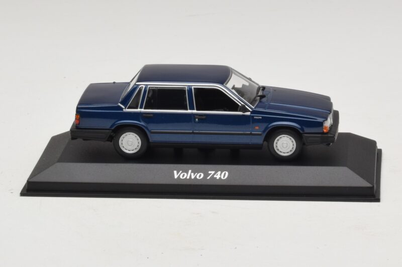 Volvo 740 Dark Blue Metallic Maxichamps 1:43 940171701 Druckguss